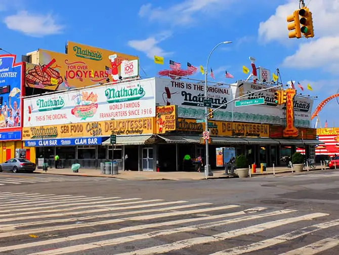 Wat te doen in Coney Island - Nathan's Hot Dog
