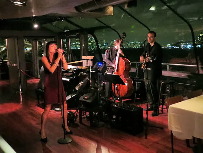Luxe Dinner Cruise in NYC - Live Muziek in New York