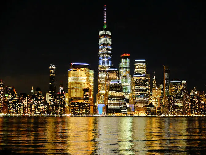 Luxe Dinner Cruise - Skyline in New York