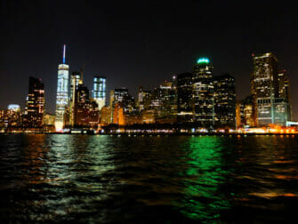 Luxe Dinner Cruise - Brooklyn Bridge in New York
