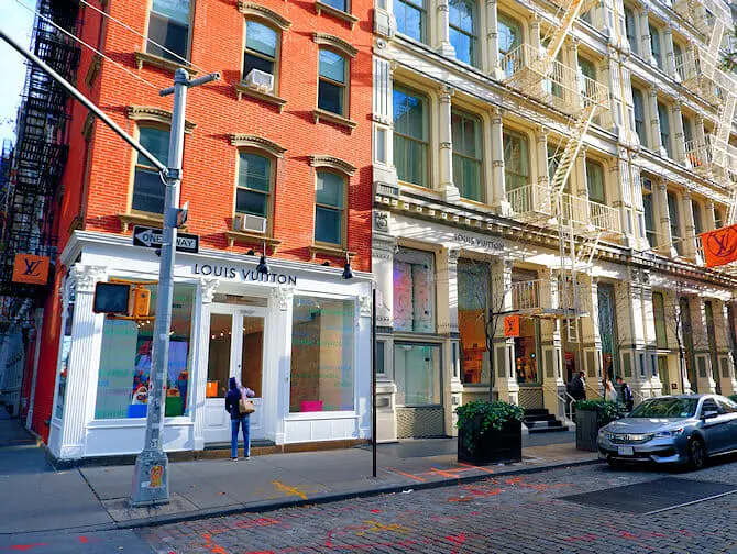 Winkelen in SoHo - Louis Vuitton