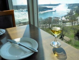 Dagtrip Niagarawatervallen vanuit New York - lunch bij Niagara Falls