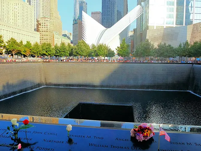 Het 9/11 Memorial Monument in New York Rozen