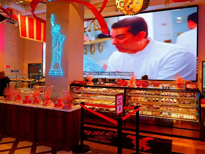 Carlo’s Bakery ‘Cake Boss’ in New York - Bake Shop Interieur