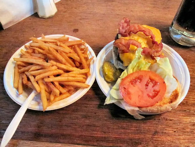 Beste Hamburgers in New York - Corner Bistro burger
