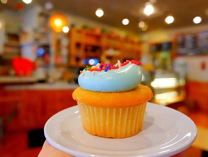 De Beste Cupcakes van New York - Molly's Cupcakes eten
