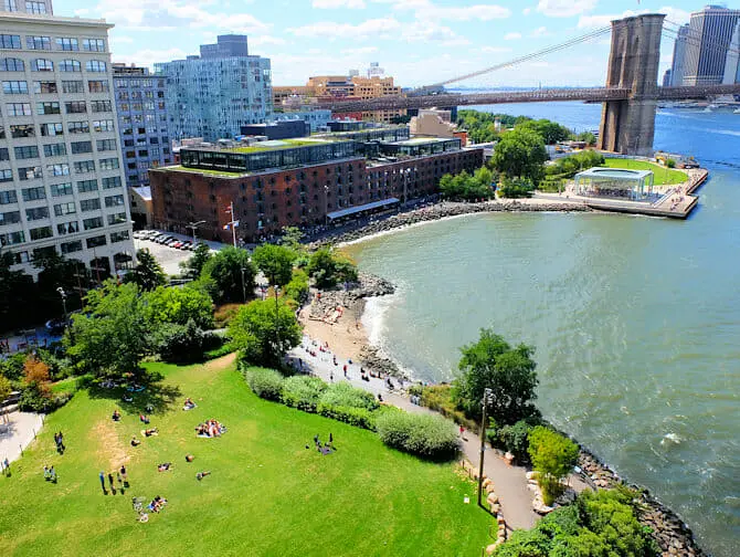 Parken in New York - Brooklyn Bridge Park