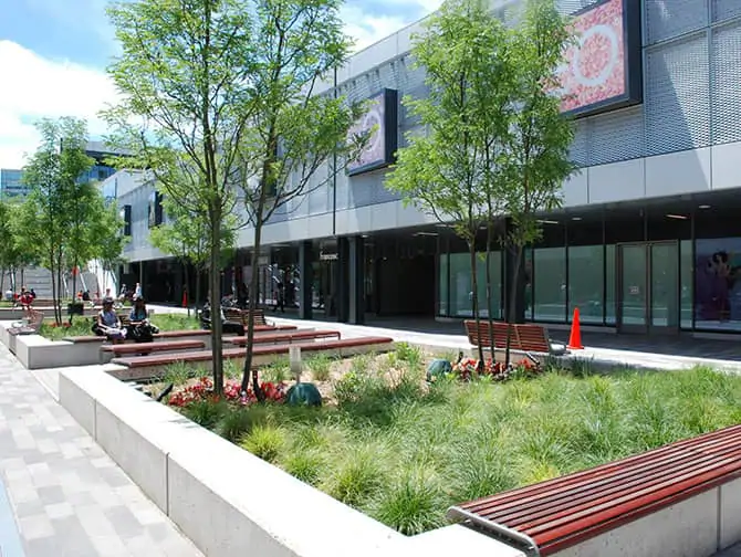 Empire Outlets New York City - Hoofdstraat