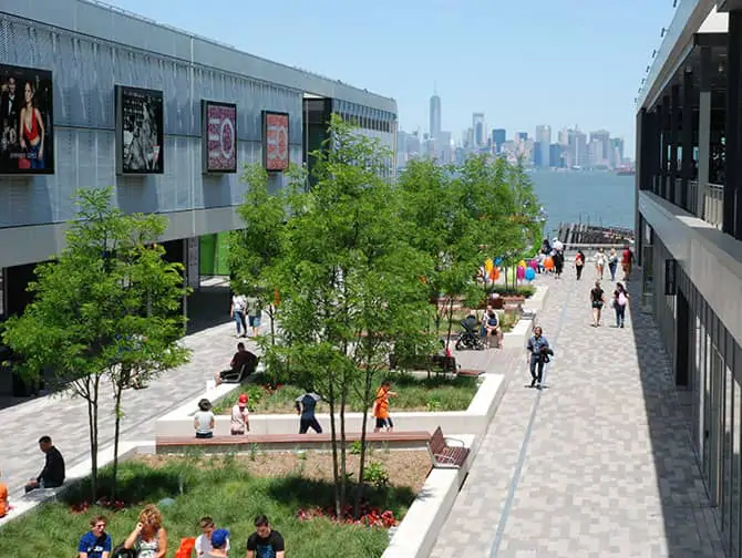 Empire Outlets New York City - Uitzicht skyline