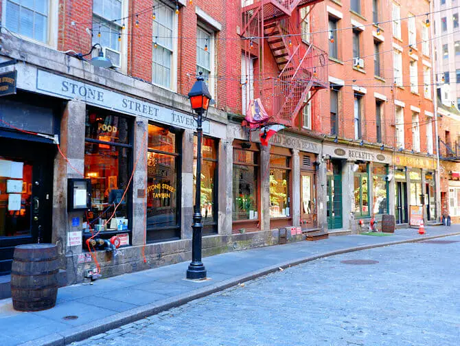 Wat te doen in Lower Manhattan en het Financial District - Stone Street