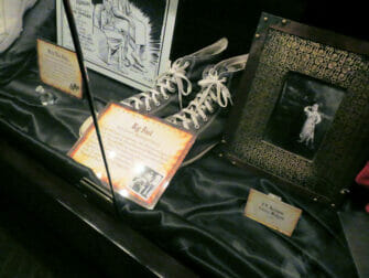 Ripleys believe it or not in new york - grote sneakers