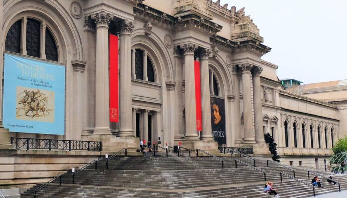 Gossip Girl Tour New York - The Met Steps
