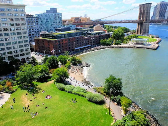 Brooklyn Bridge Park in New York 1