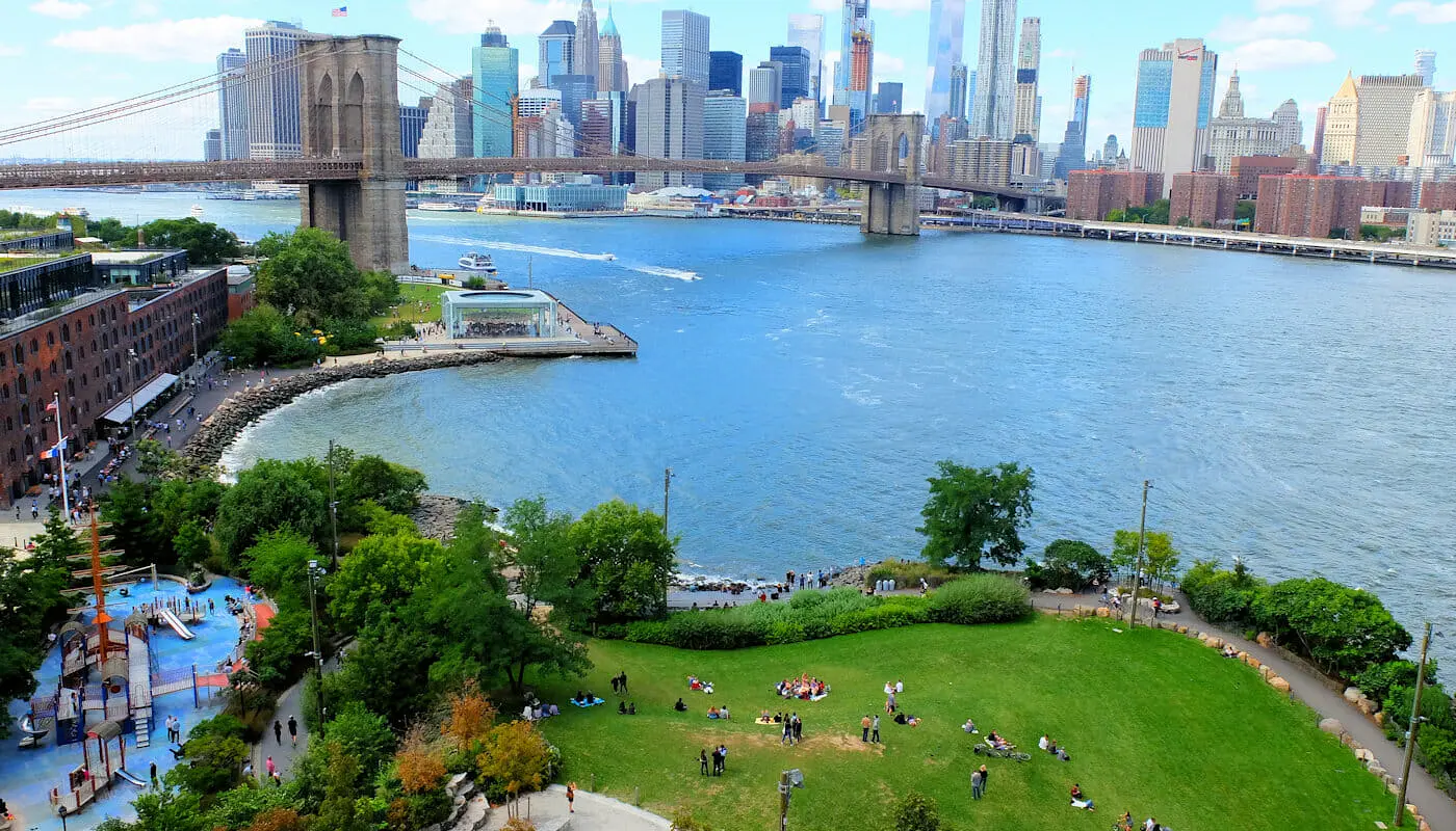 Brooklyn Bridge Park in New York - Van Bovenaf