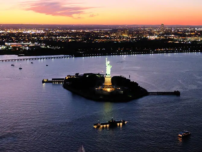 Avond Helikoptervlucht in New York - Vrijheidsbeeld