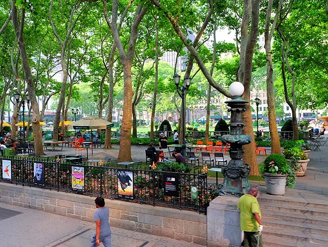 Hop-on Hop-off bus in New York - Uitzicht vanuit de bus