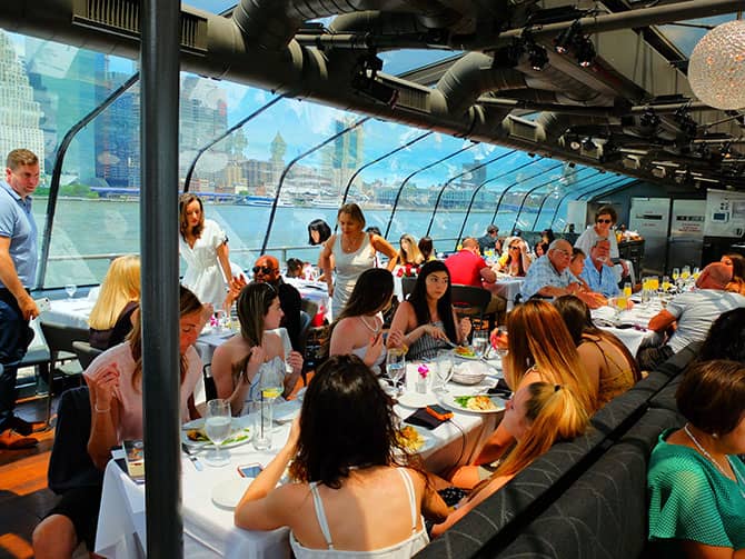 Bateaux Lunch Cruise in New York - Lunchen