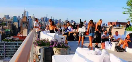 Ga naar een rooftopbar