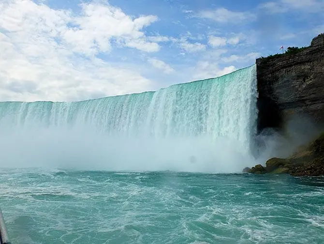 Dagtrip Niagarawatervallen per bus vanuit New York - Uitzicht vanaf Maid of the Mist