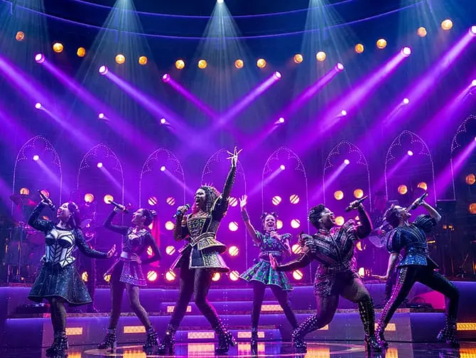SIX op Broadway Tickets - Stage