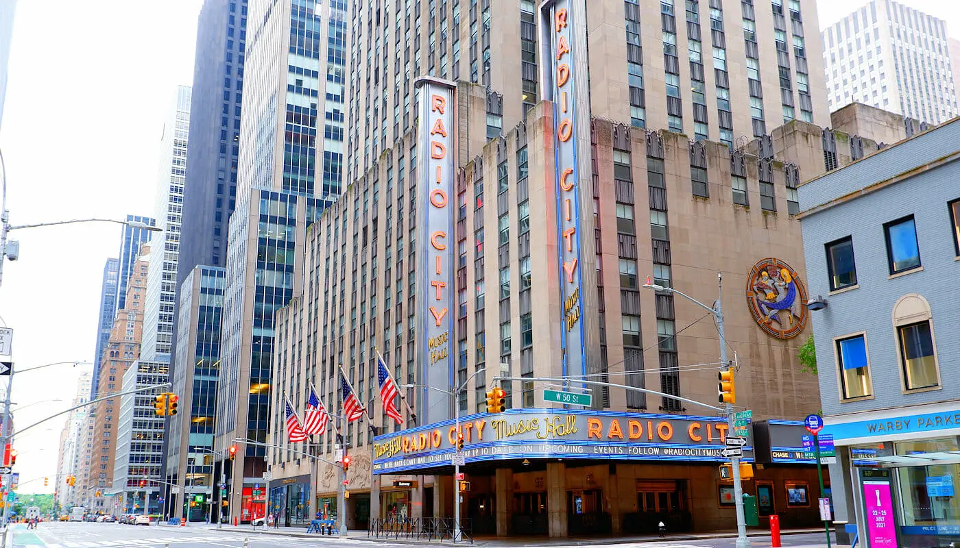 Radio City Music Hall in New York - Locatie Buitenkant