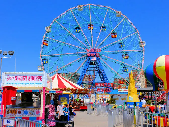 Denos Wonder Wheel Amusement Park in Coney Island - Reuzenrad