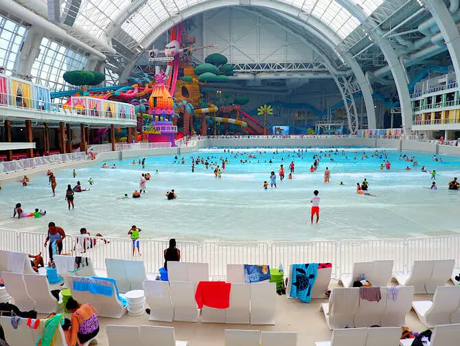 DreamWorks Water Park near New York Tickets - Ligstoelen