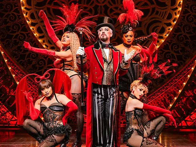 Moulin Rouge! The Musical op Broadway Tickets - Set