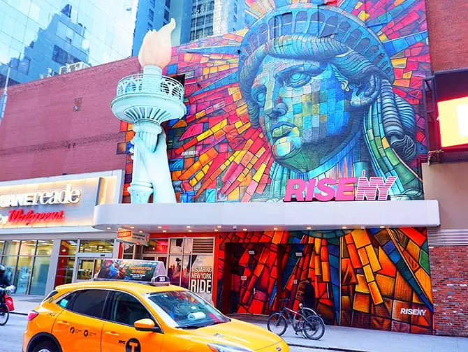 RiseNY op Times Square