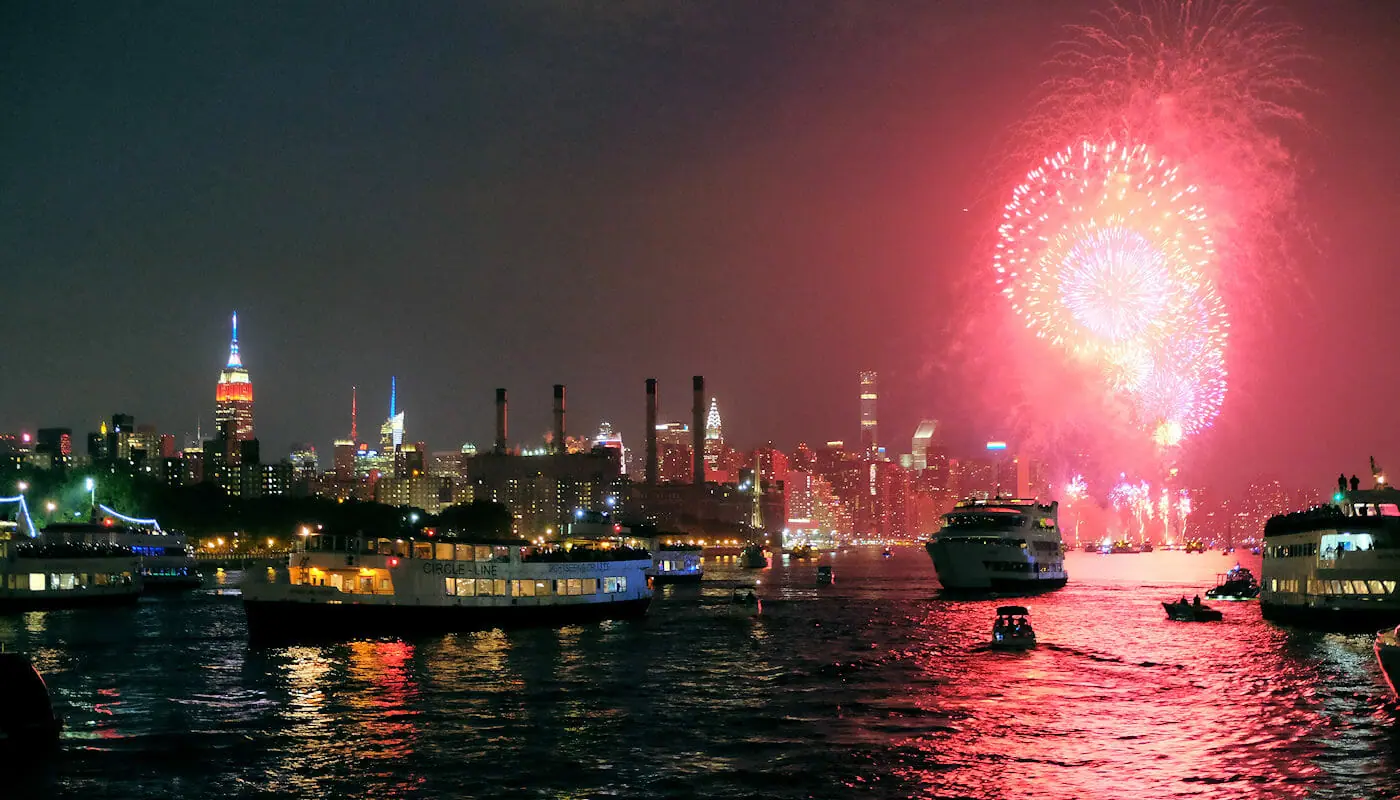 4th of July Boottochten in New York - Vuurwerk