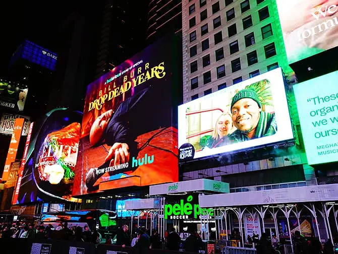 Kom op een Times Square billboard