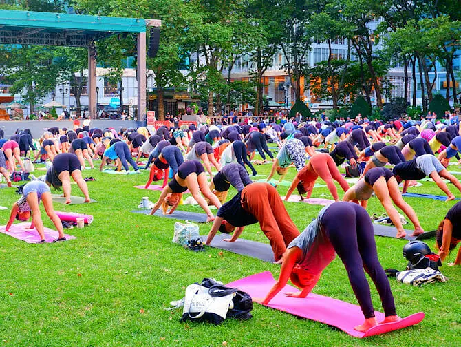 Bryant Park in New York - Yoga