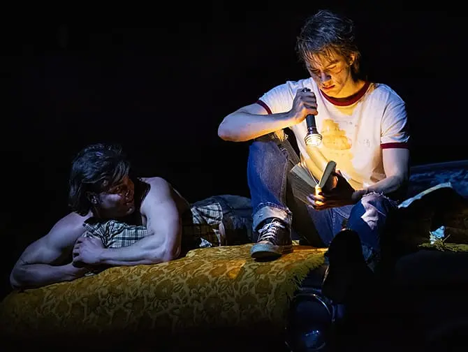The Outsiders op Broadway tickets - Vriendschap