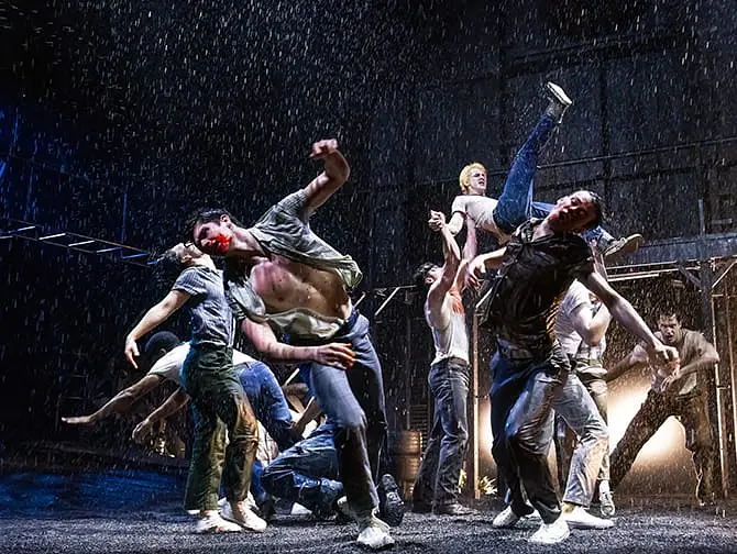 The Outsiders op Broadway tickets - gevecht