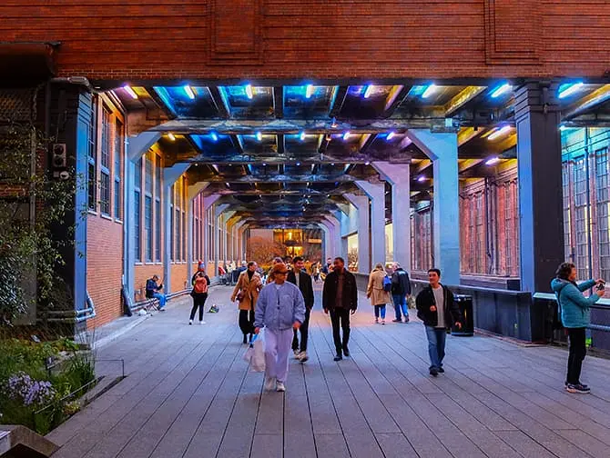 De High Line in New York - Chelsea Market Passage