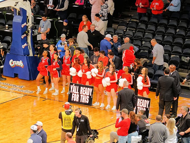 College Basketball in New York - aanmoedigen