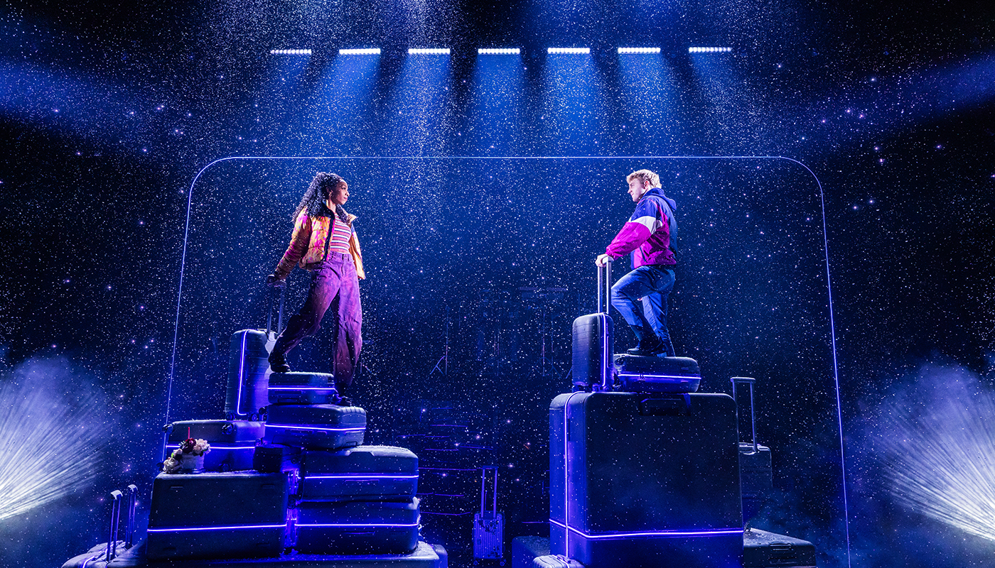 Two Strangers Carry a Cake Across New York op Broadway Tickets - Optreden