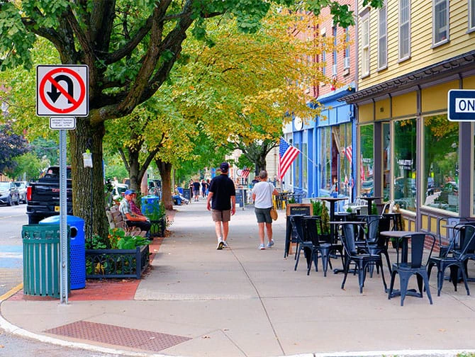 Small town America: dagtocht naar Cold Spring bij New York - Main Street