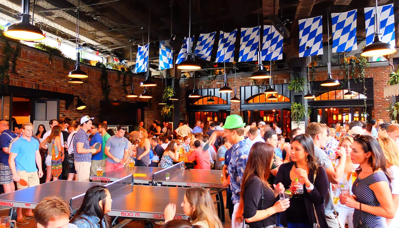 Beste Nachtclubs in New York - The Standard Biergarten