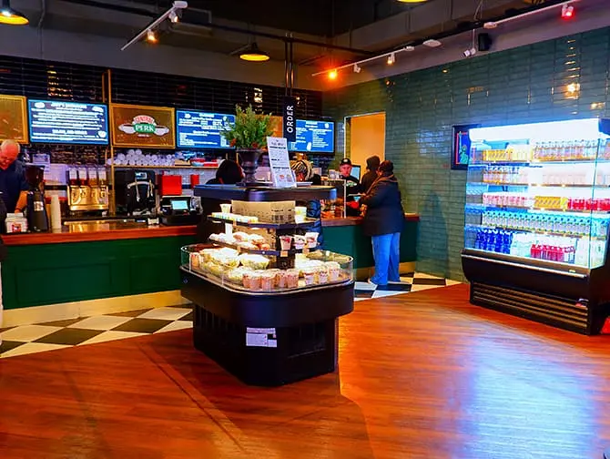 Central Perk Coffeehouse in New York - Koffie halen