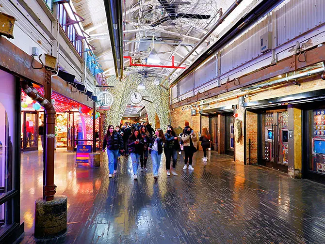Chelsea Market in New York - Voormalige koekjesfabriek omgebouwd tot een markt